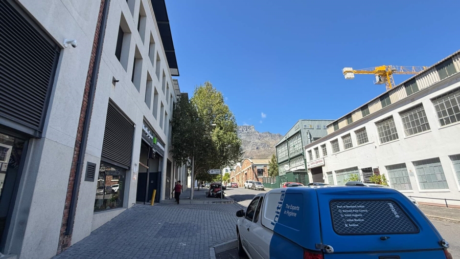 To Let commercial Property for Rent in Gardens Western Cape